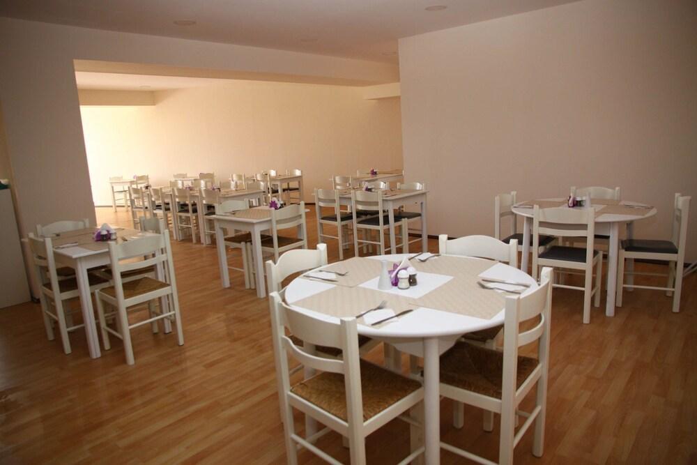 Triton Garden Hotel มาเลีย ภายนอก รูปภาพ