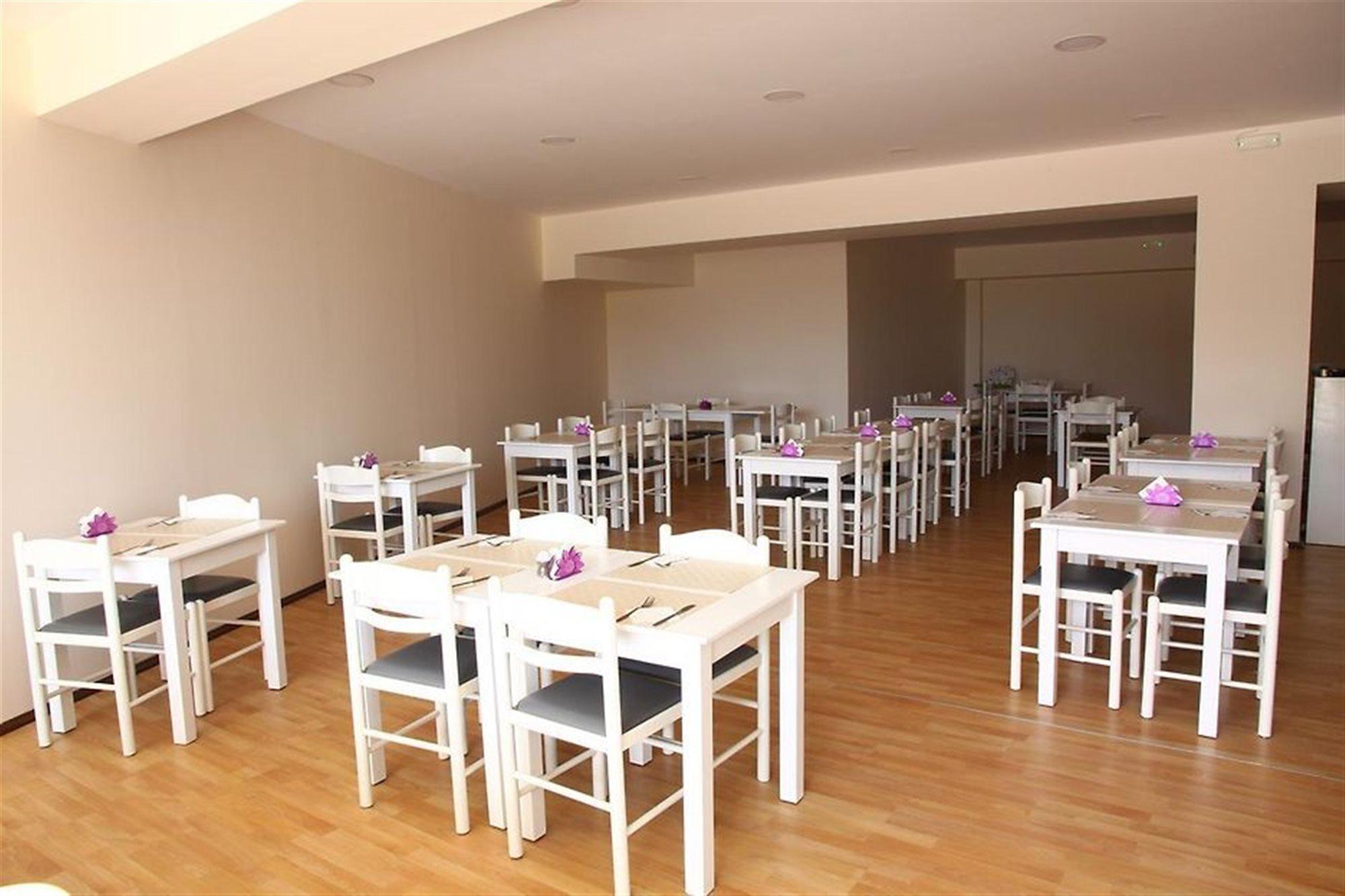 Triton Garden Hotel มาเลีย ภายนอก รูปภาพ