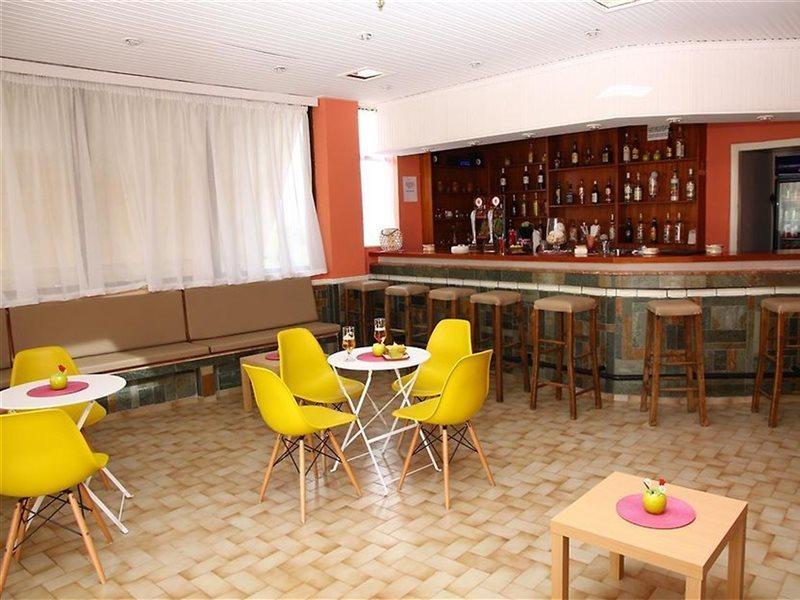 Triton Garden Hotel มาเลีย ภายนอก รูปภาพ