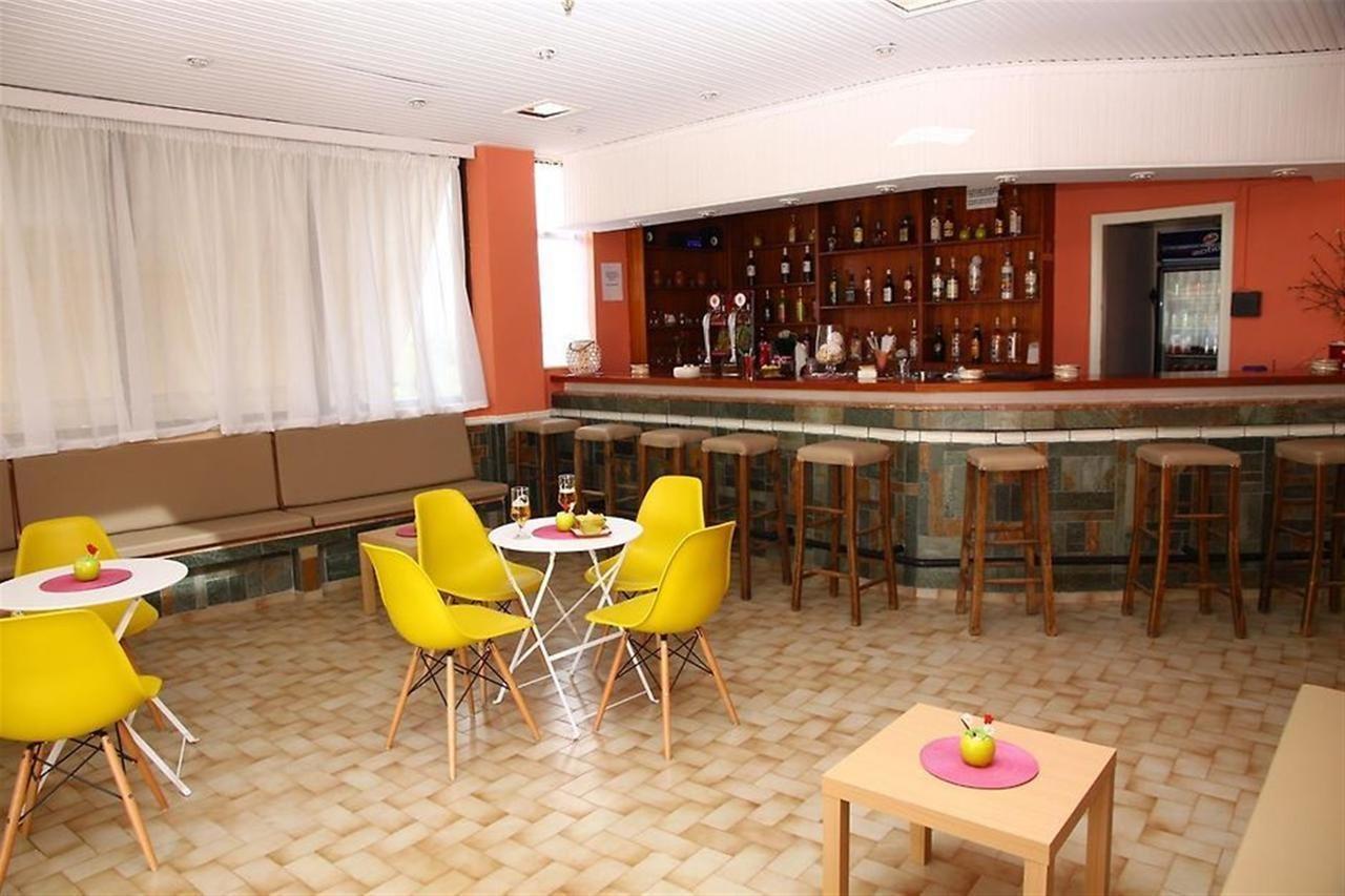 Triton Garden Hotel มาเลีย ภายนอก รูปภาพ